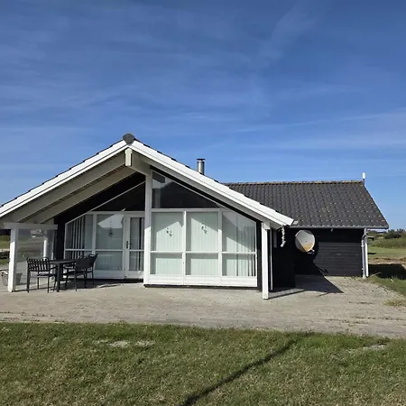 Bryngeir - 100m From The Sea By Interhome * Harboør